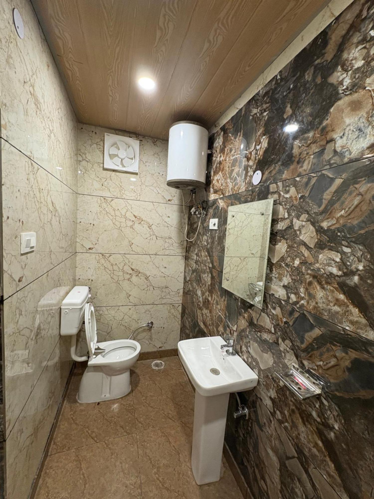 Dream Land Hotel Джаму Екстериор снимка